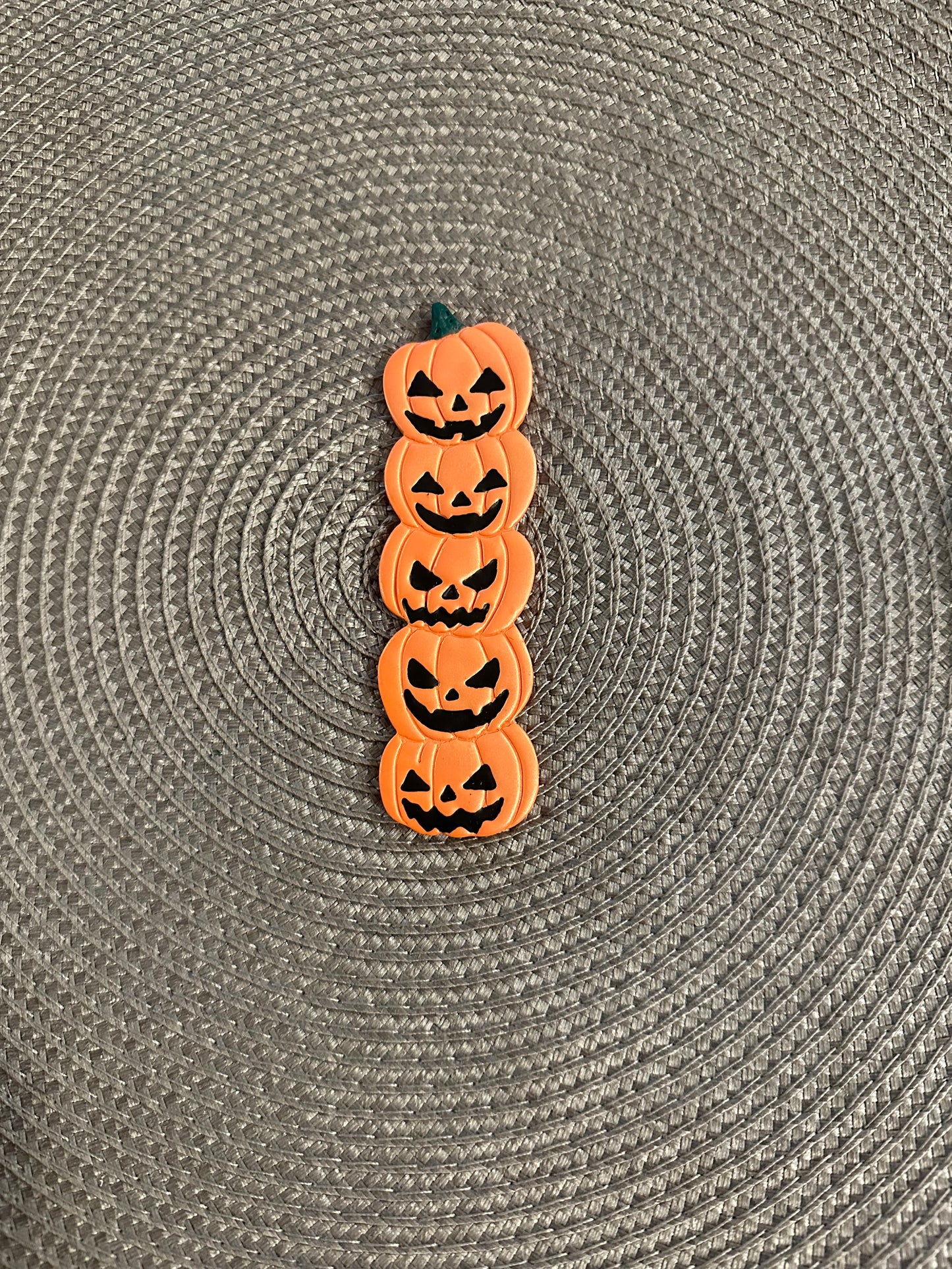 Stacked Pumpkin Bookmark – 5 Jack-o’-Lantern Halloween Design