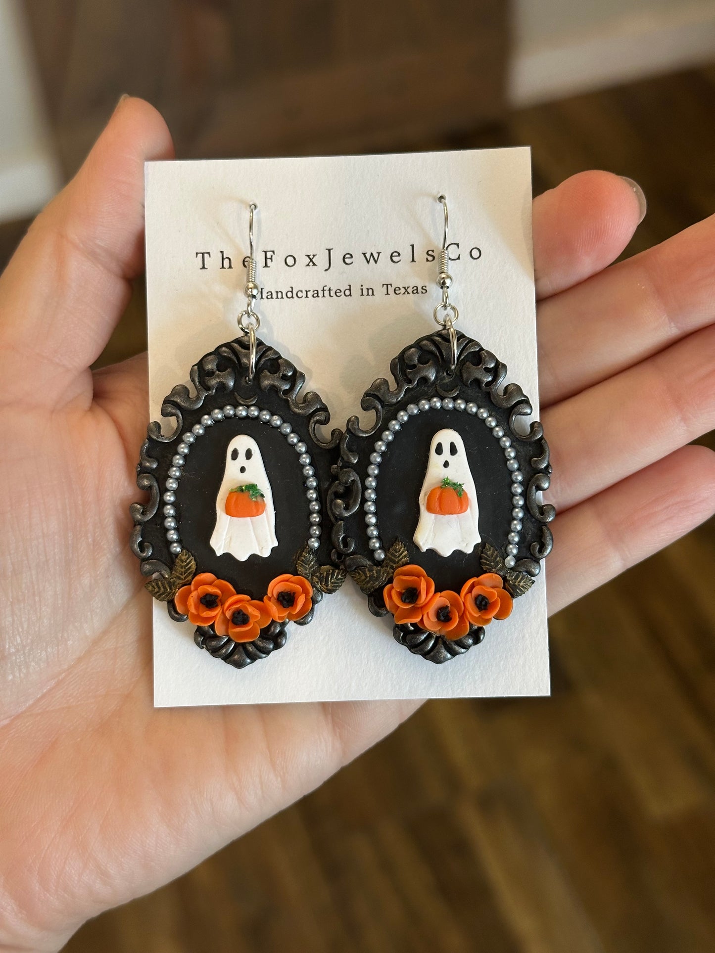 Vintage Ghost & Pumpkin Earrings – Pearl Frame with Floral Detail