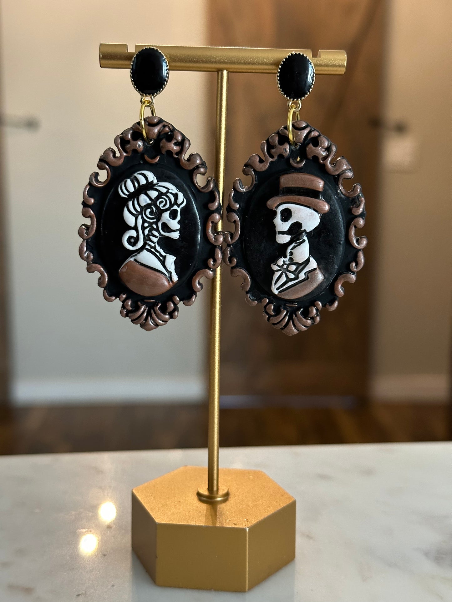 Vintage Cameo Lovers