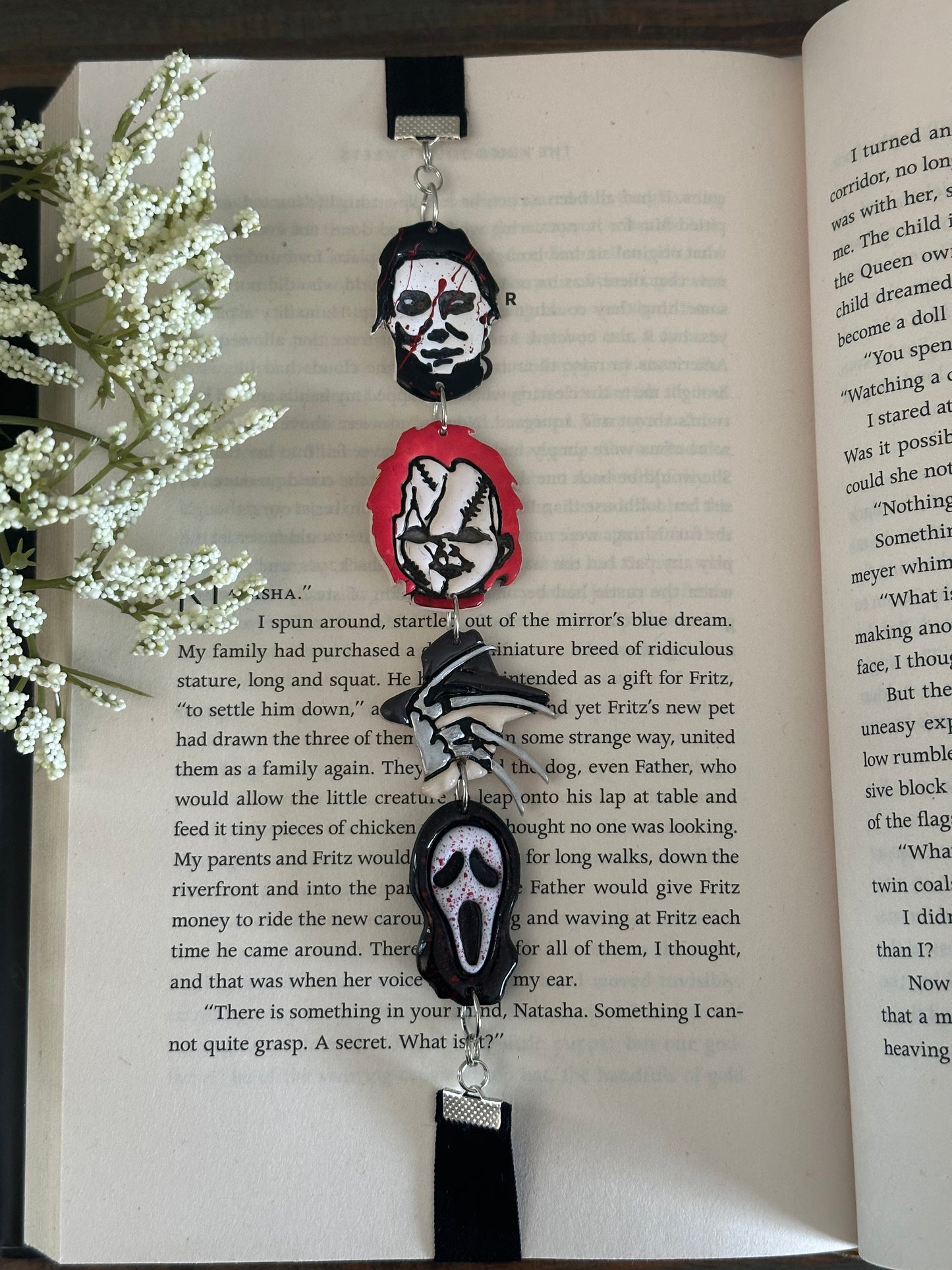 Halloween Bookmarks, Slasher movies, Elastic Bookmarks, Unique Bookmarks, Halloween, Slasher Movies, Horror Movies, Teacher Gifts, Literary Gifts, Book Lovers Gift, Bookworms, Handmade, Hand Painted, Ghost Face, Chucky, Freddy Krueger, Jason, Michael Myers,Fun Gifts, Halloween Lovers