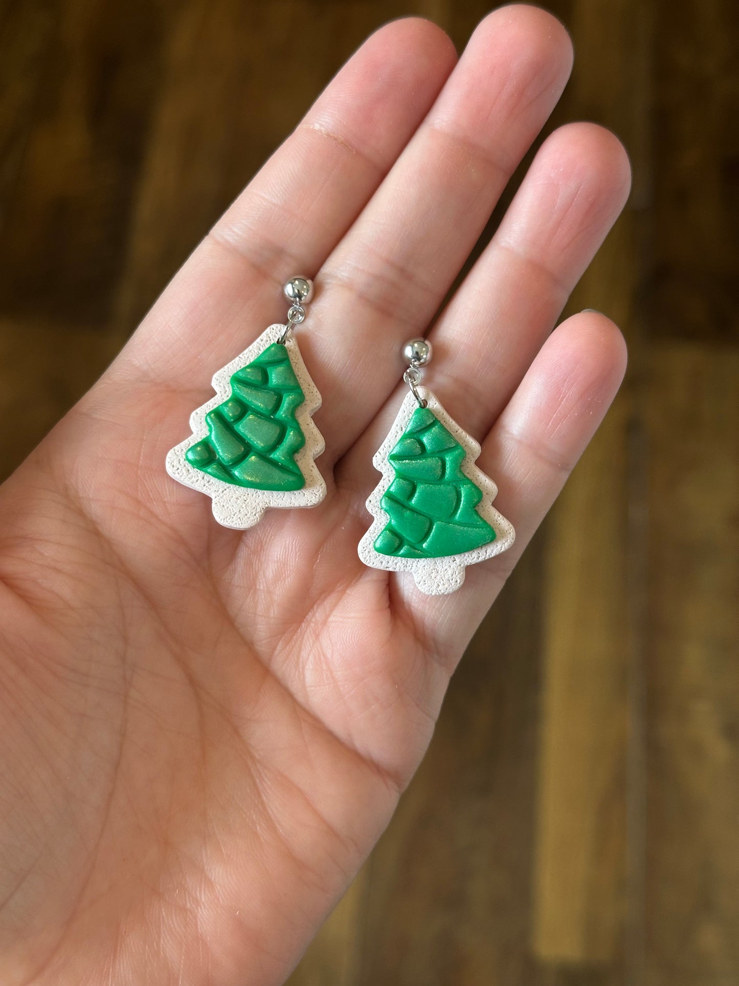 Concha Christmas Tree Earrings