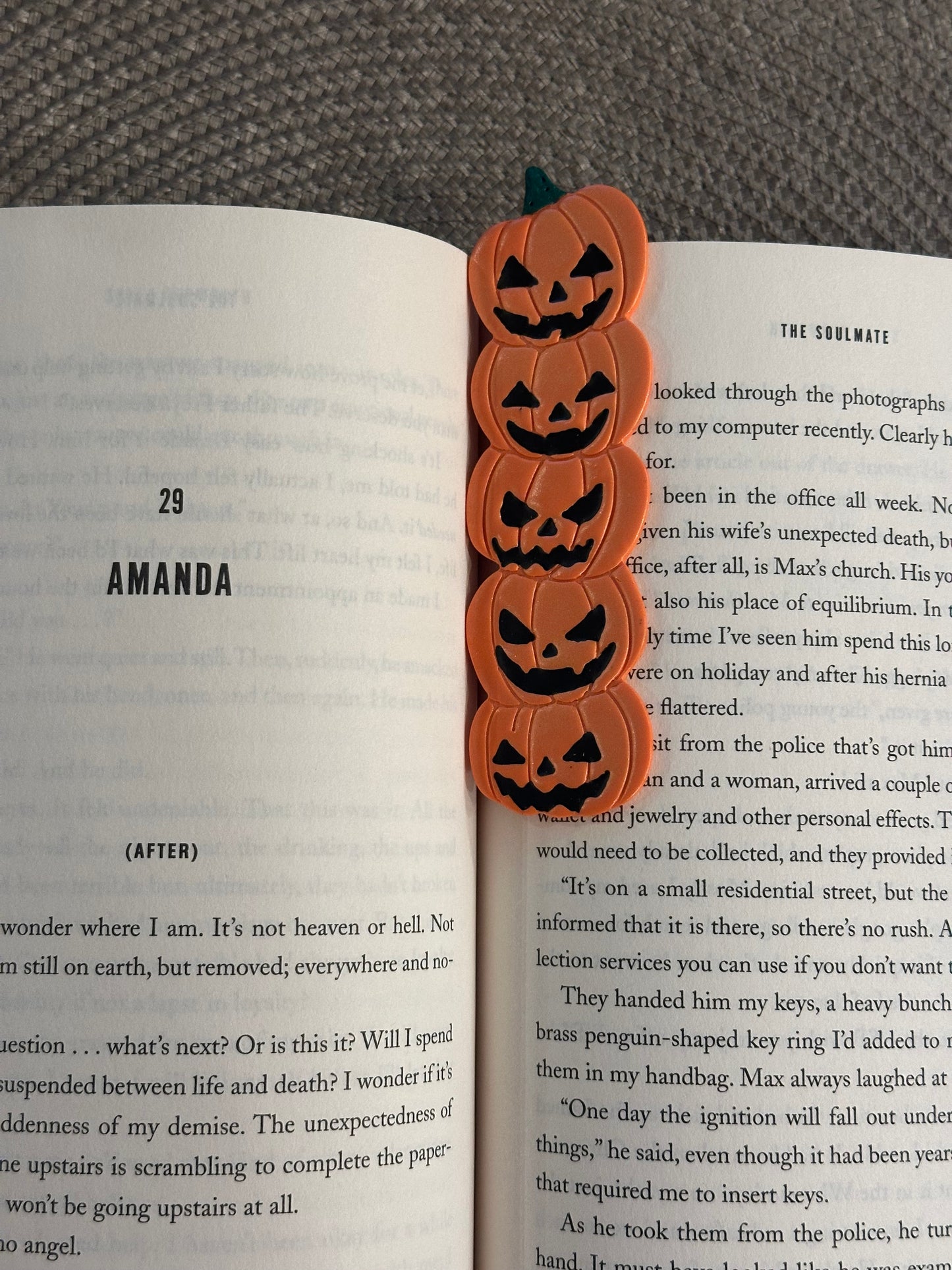 Stacked Pumpkin Bookmark – 5 Jack-o’-Lantern Halloween Design