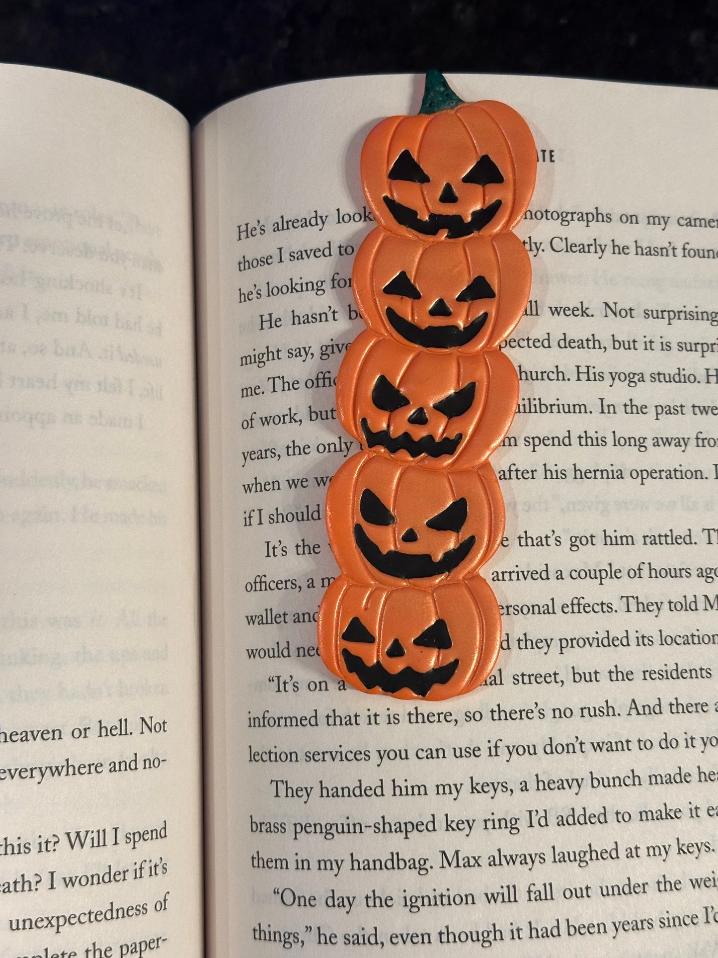 Stacked Pumpkin Bookmark – 5 Jack-o’-Lantern Halloween Design
